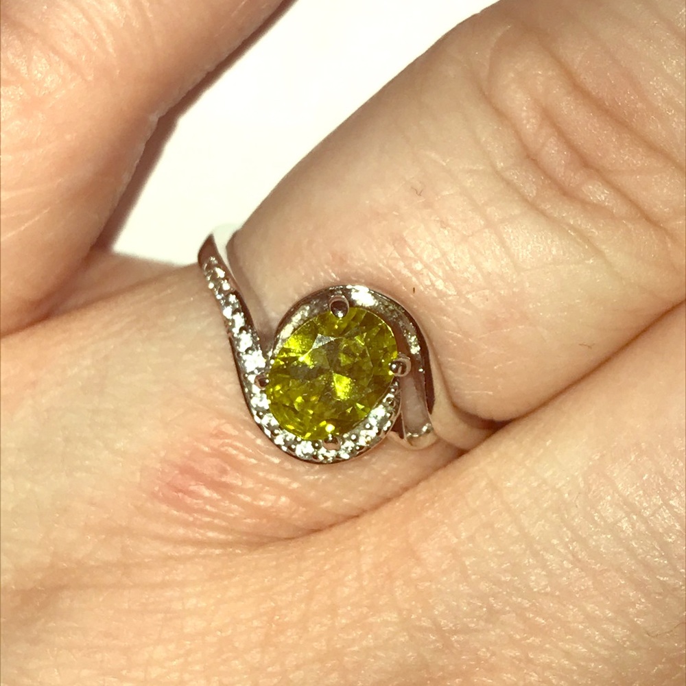 Beautiful unique green ring
